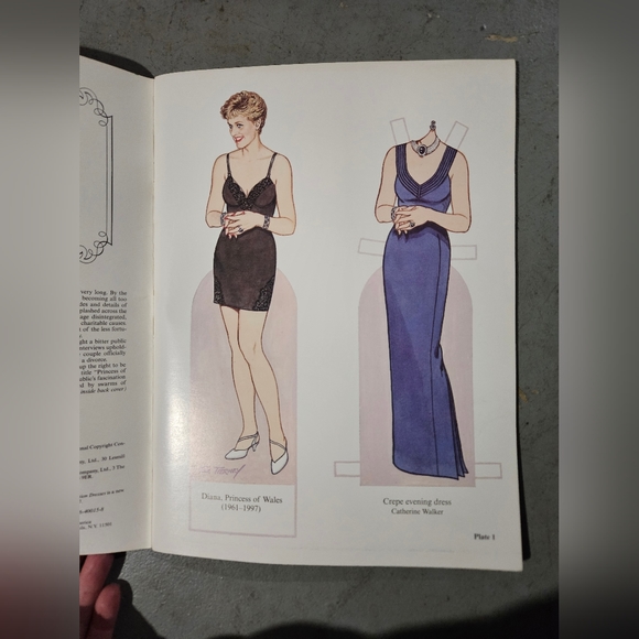 Princess Diana paper doll book - Picture 6 of 8
